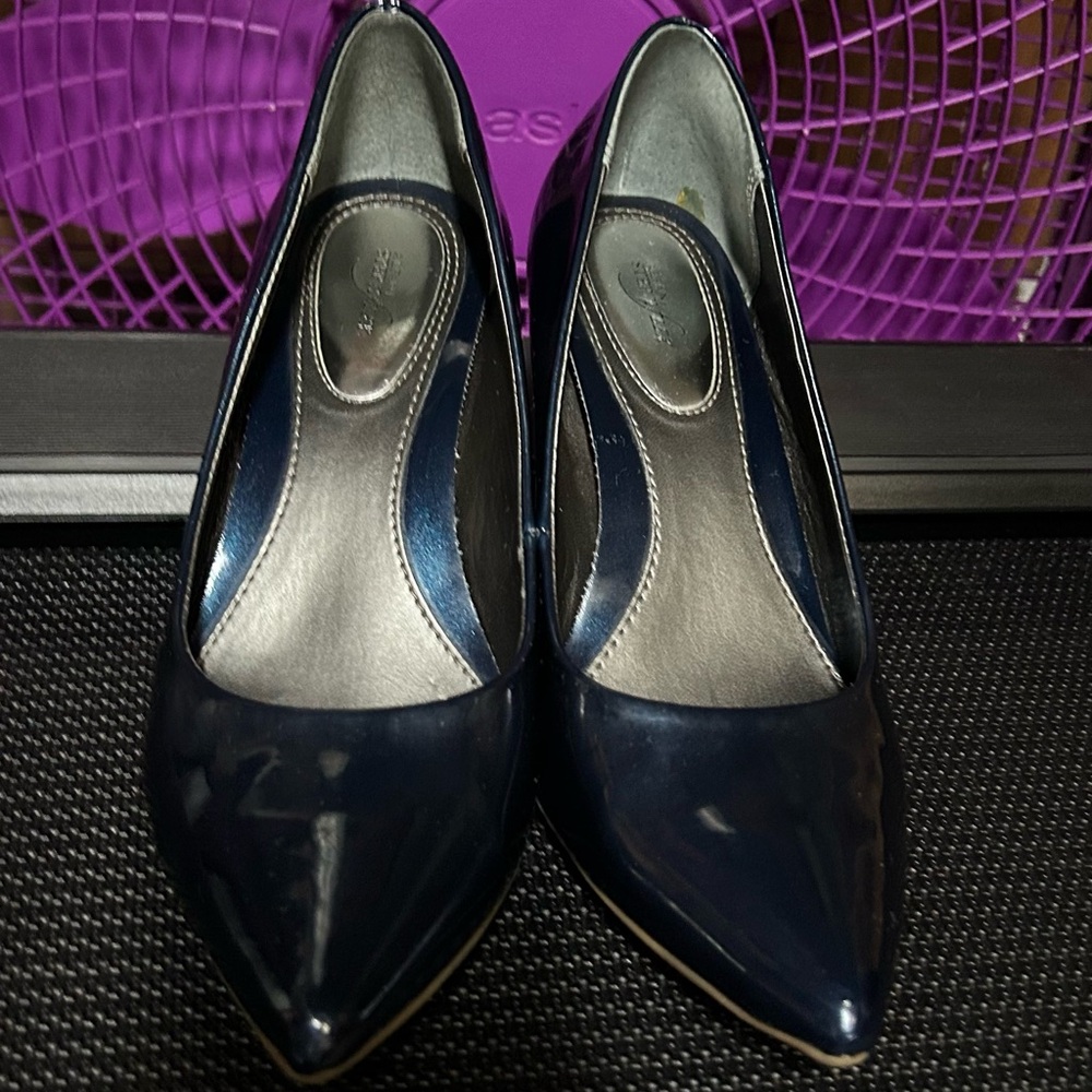 Shiny, blue heels!